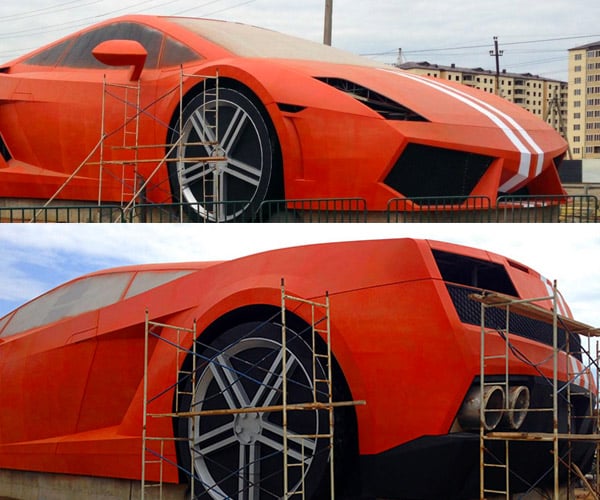 Giant Lamborghini Gallardo Turns up in Russia