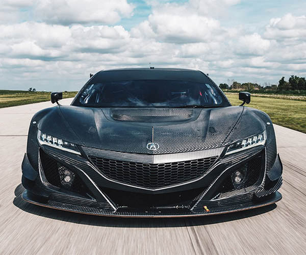 Acura NSX GT3 Hits the Track for Practice