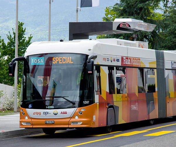 Electric Bus Recharges with 15 Second Burst of Energy