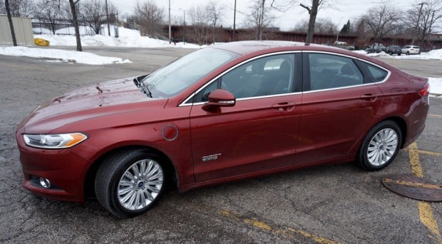 2014_ford_fusion_energi_3