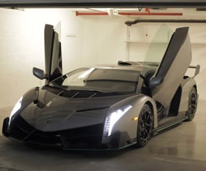 Lamborghini Veneno: The Delivery