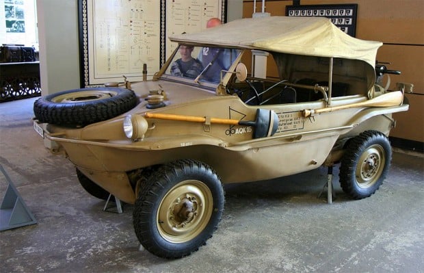 vw_schwimmwagen_storming_the_beach_l