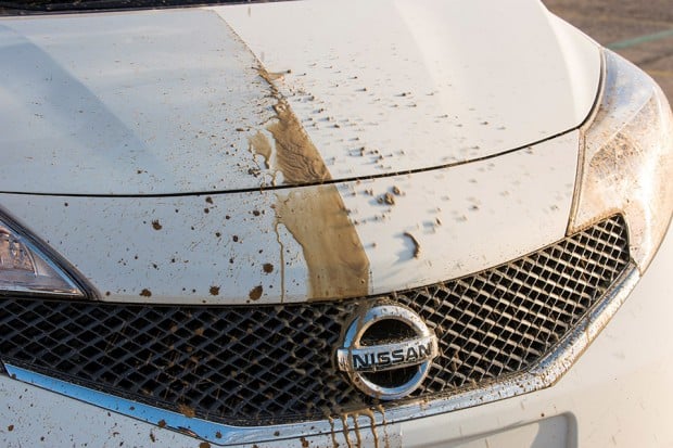 nissan_self_cleaning_car_2