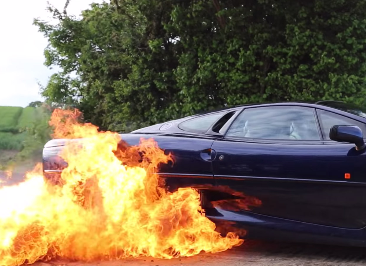 Jaguar XJ220 Does a Flaming Burnout