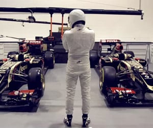 The Stig Steals a Lotus F1 Car