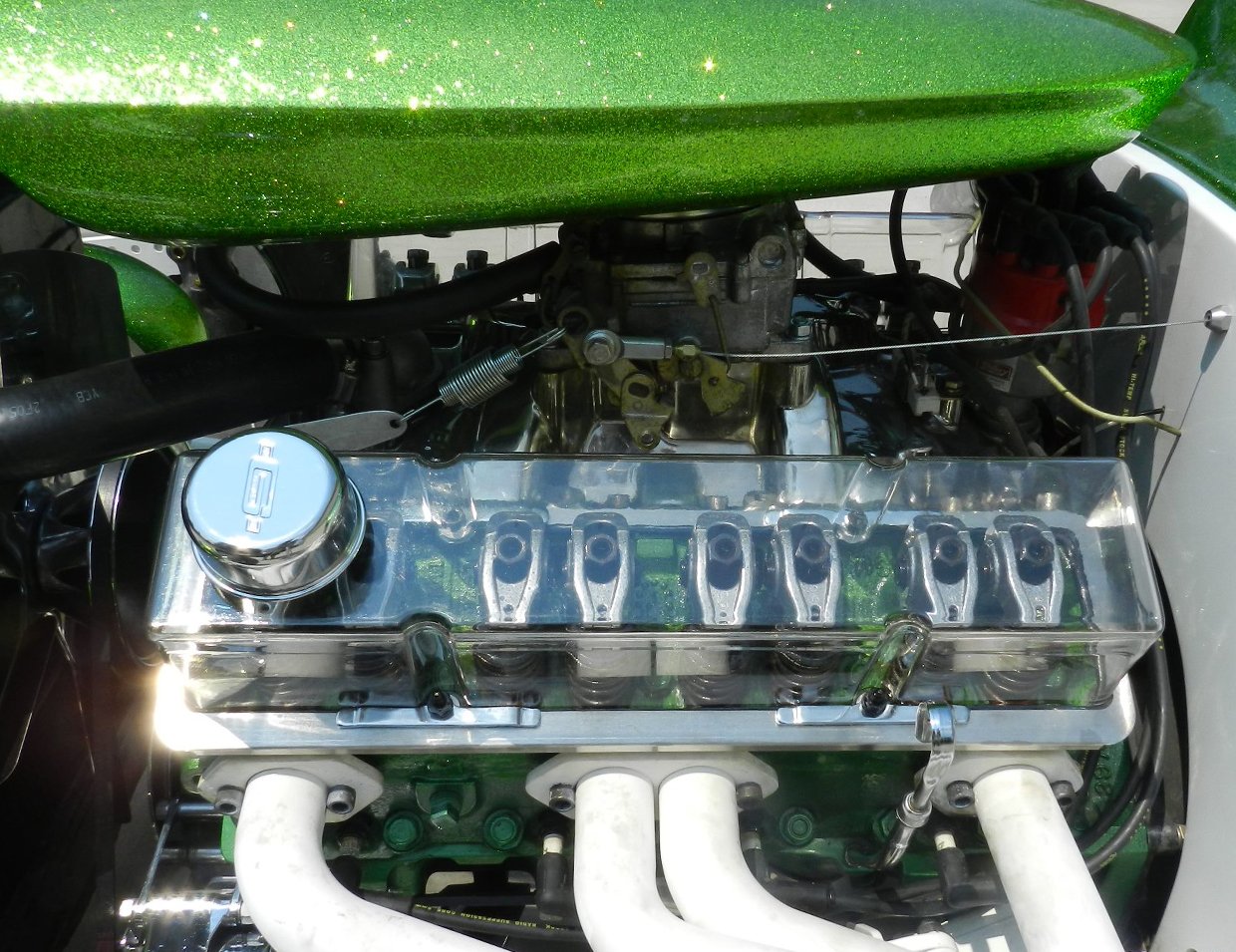 Look Inside a V8 Engine with a Clear Valve Cover