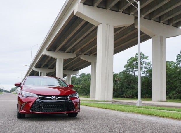 2015_toyota_camry_xse_17