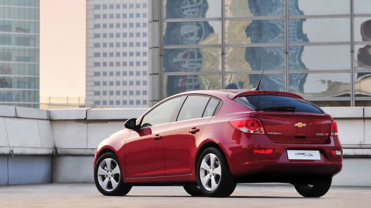 Chevy Unveils Cruze Hatchback to Dealers