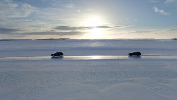 bentley_bentayga_in_snow_1