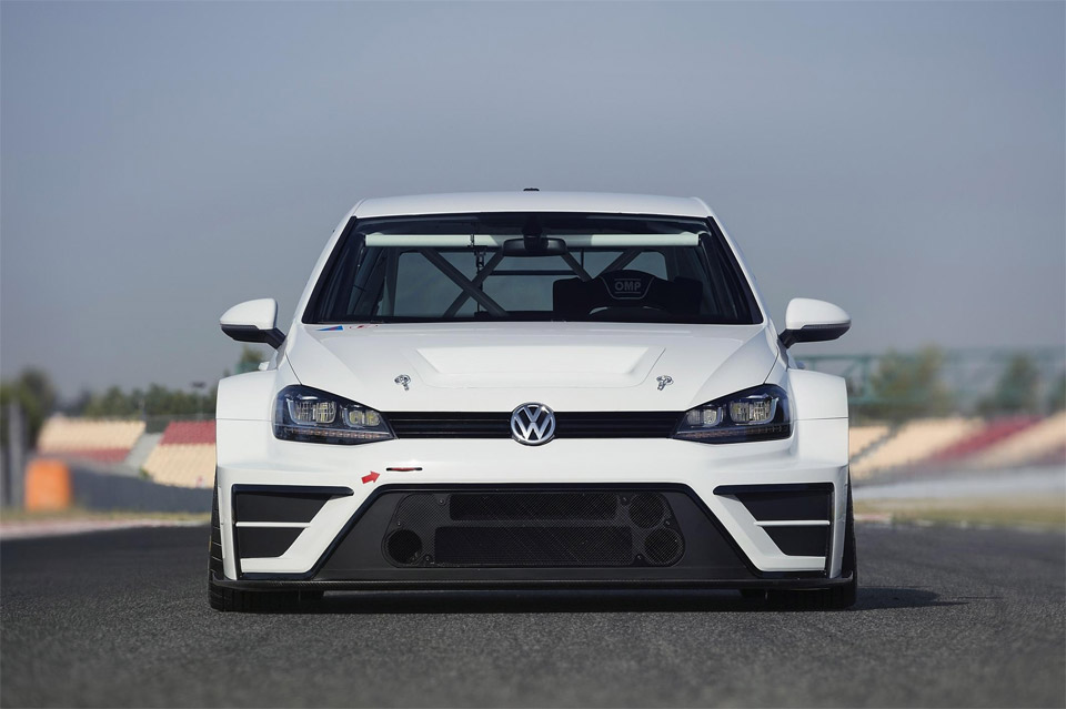 VW Golf 330 PS is a Concept Car for the Race Track