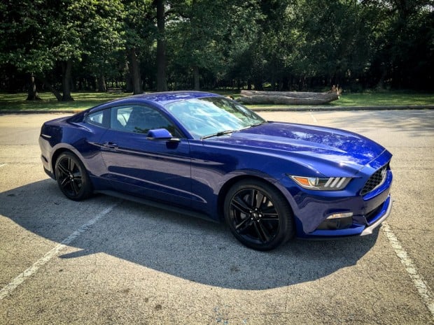 2015_ford_mustang_ecoboost_blue_manual_20