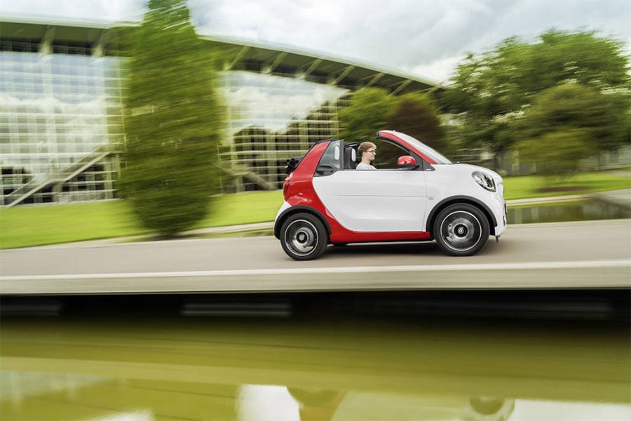 Smart fortwo Cabrio Drops its Top in 12 Seconds