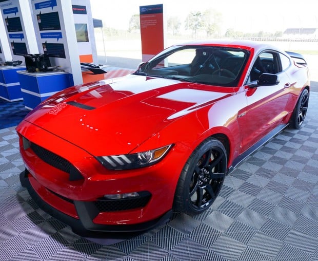 2015_2016_mustang_gt_350_r_15