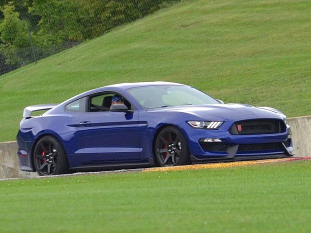 2015_2016_mustang_gt_350_r_18