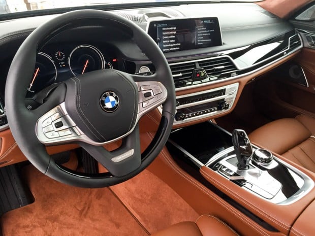 2017_bmw_7_series_up_close_4