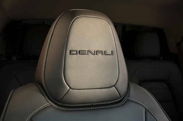 2017-GMC-Canyon-Denali_5