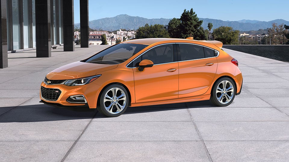 2017 Chevrolet Cruze Hatch Looks Way Better than the Sedan