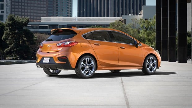 2017-Chevrolet-CruzeHatch_4