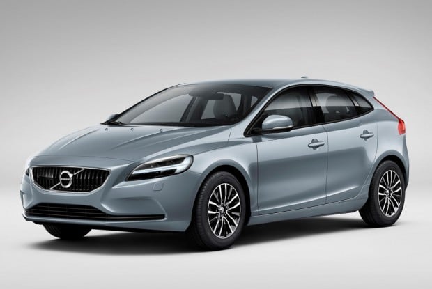 Volvo V40 T4 Momentum Studio 3/4 Front