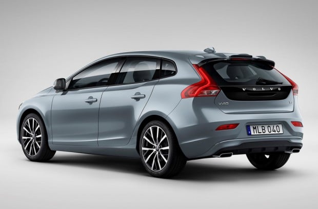 Volvo V40 T4 Momentum Studio 3/4 Rear