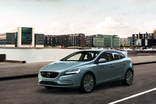 Volvo V40 T4 Momentum Location 3/4 Front