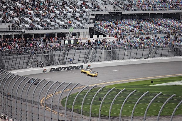 Rolex 24 Corvette Finish_4