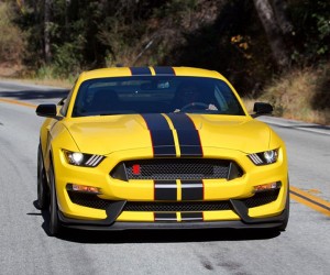 Shelby GT350 and GT350R Buyers Get a Free Track Day