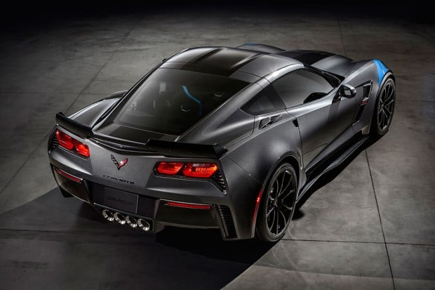 2017-Chevrolet-Corvette-GrandSport_2