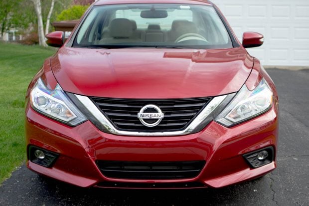 2016_Nissan_Altima_3