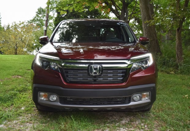 2017_honda_ridgeline_2