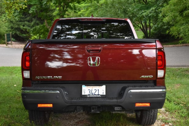 2017_honda_ridgeline_4