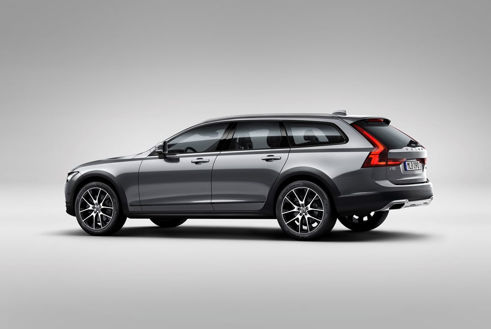 Volvo Gives us a Lift with the V90 Cross Country