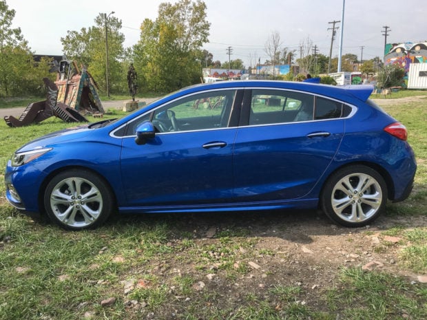 2017_chevrolet_cruze_hatchback_3