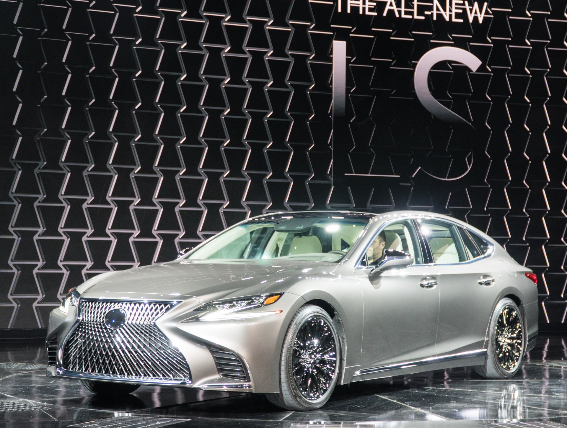 2018 Lexus LS Gains New Platform, Loses Weight