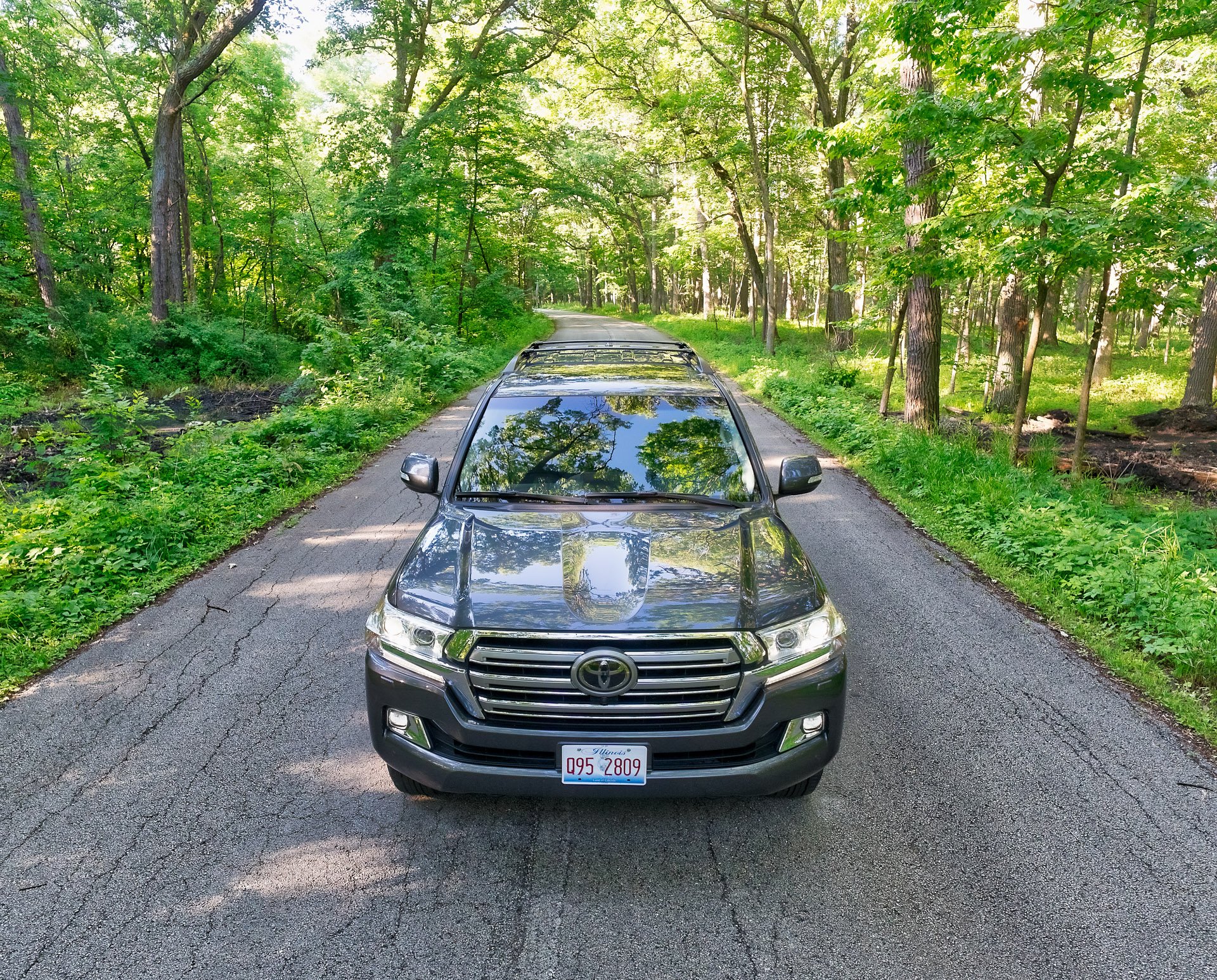 2017 Toyota Land Cruiser Review: A Big Boy for Big Budgets