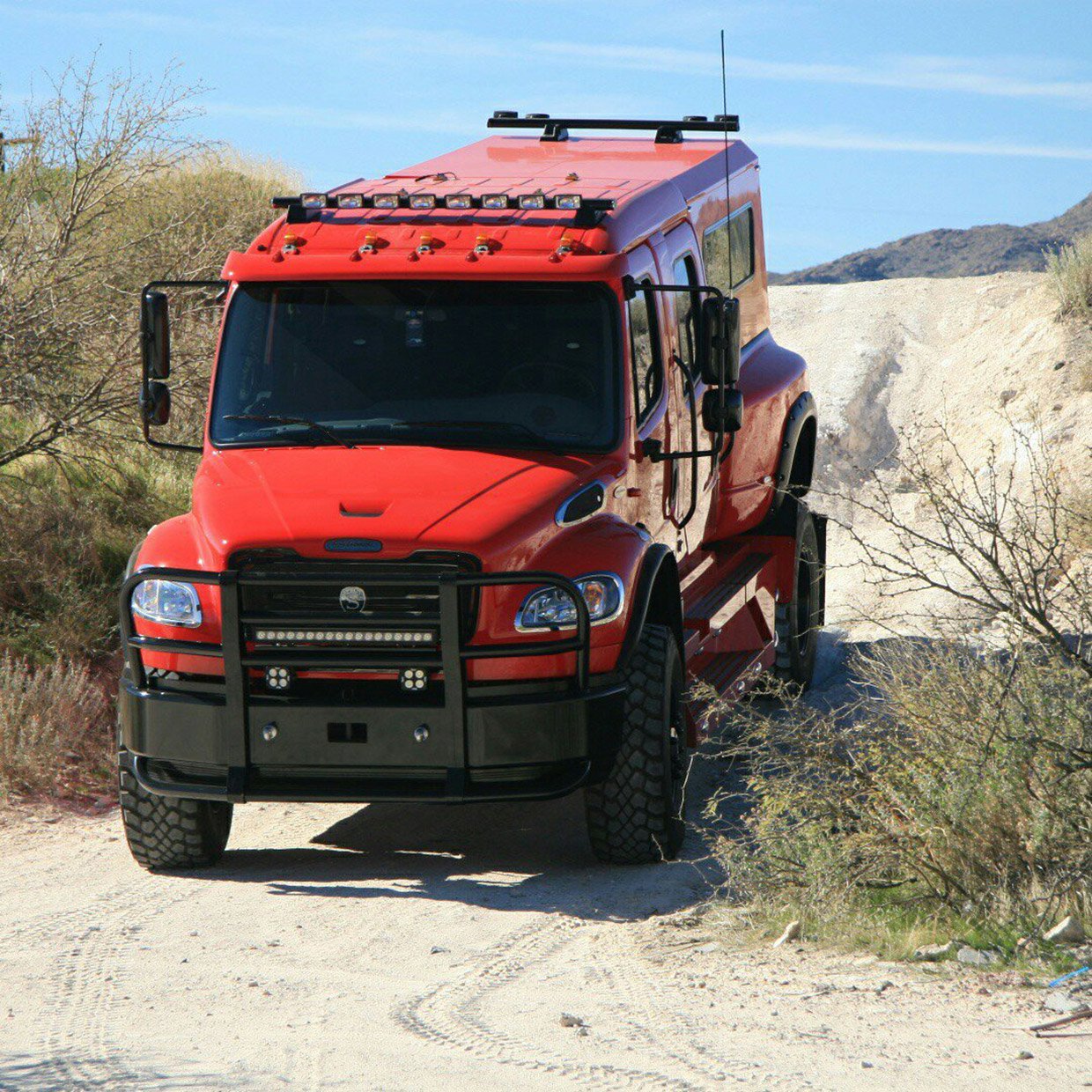 Freightliner P4xl Suv