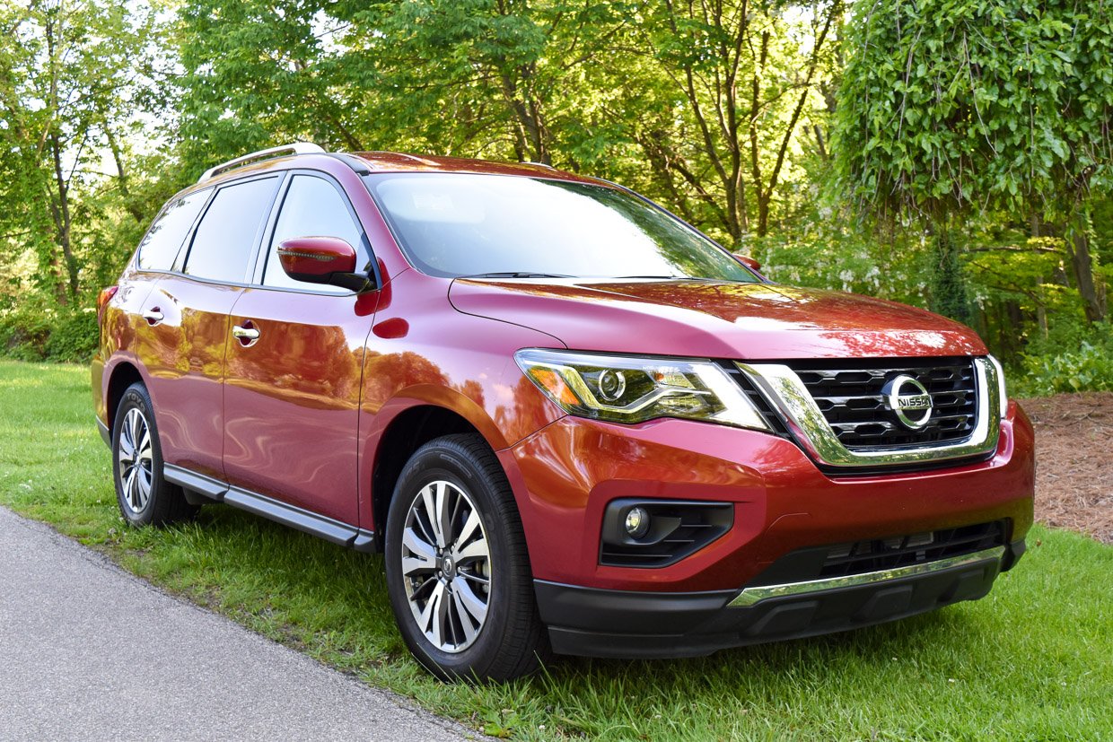 2017 Nissan Pathfinder SV Review: Stout and Proud