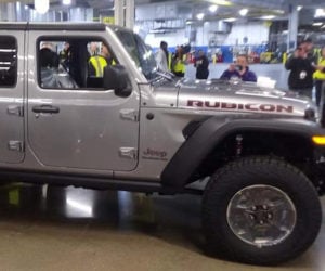 First Production Jeep Gladiator Rolls Off Assembly Line