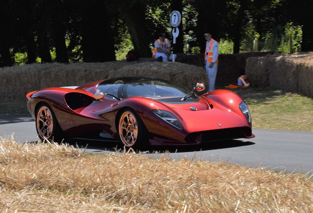 The De Tomaso P72 Is a Sexy Supercar with a Manual Gearbox