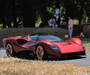 The De Tomaso P72 Is a Sexy Supercar with a Manual Gearbox
