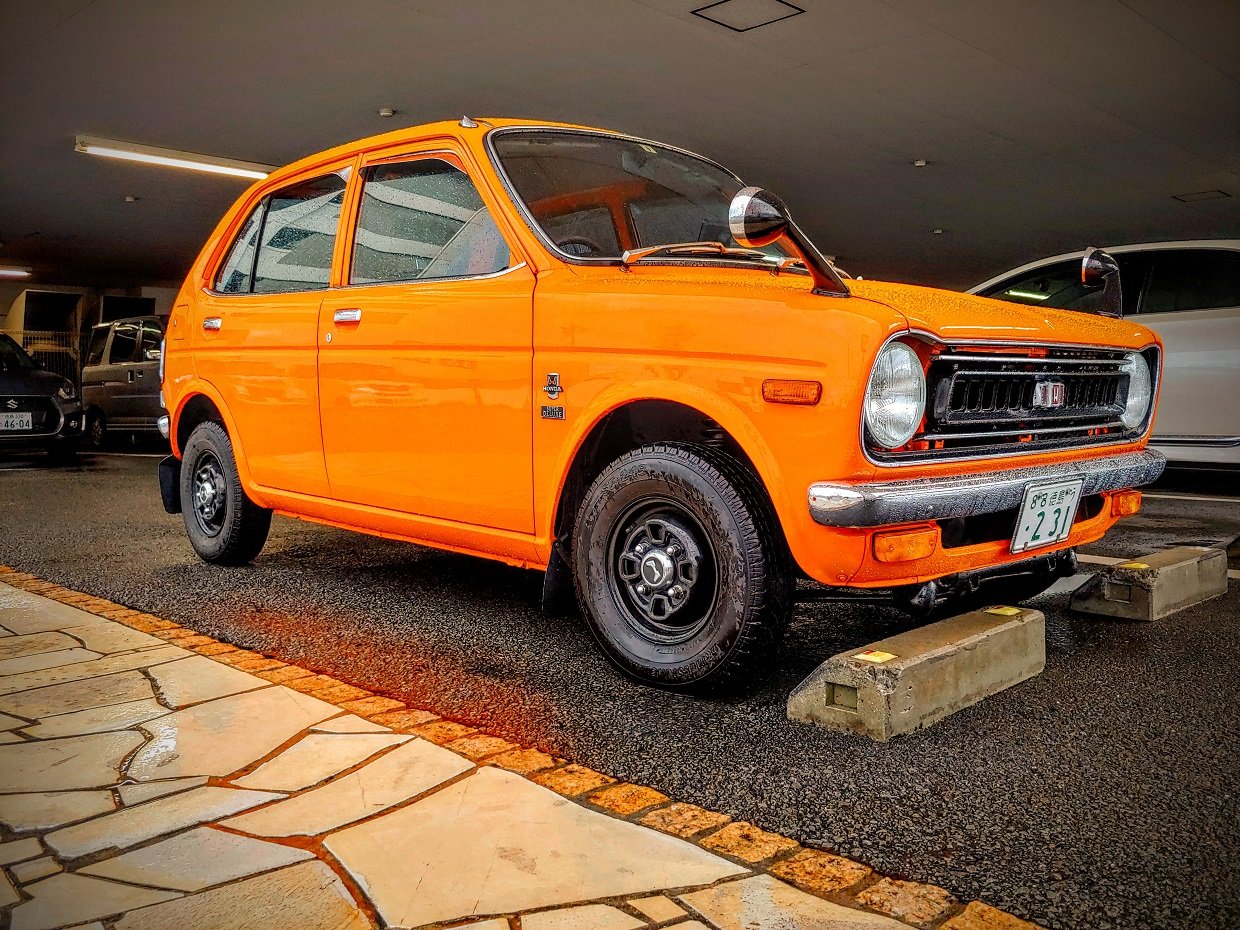 Carspotting Japan: Bright Orange, Mint Condition ’70s Honda Life Kei Car