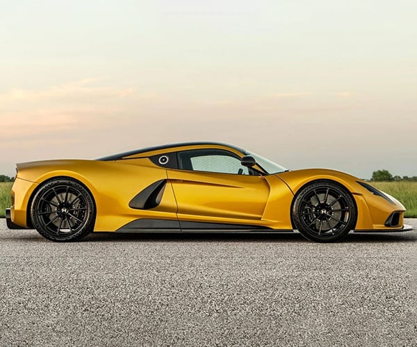 Listen to the Hennessey Venom F5 Taxi for Takeoff