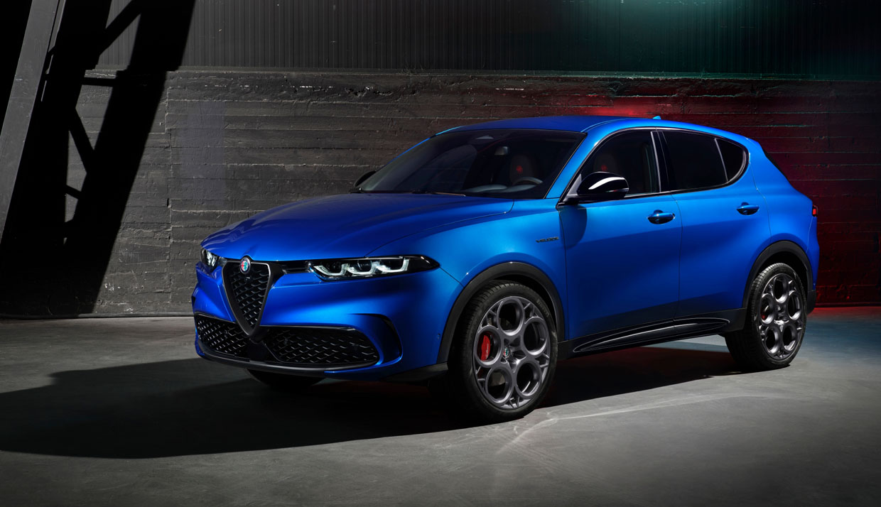 2023 Alfa Romeo Tonale Is a Sporty Little Crossover with a PHEV Option