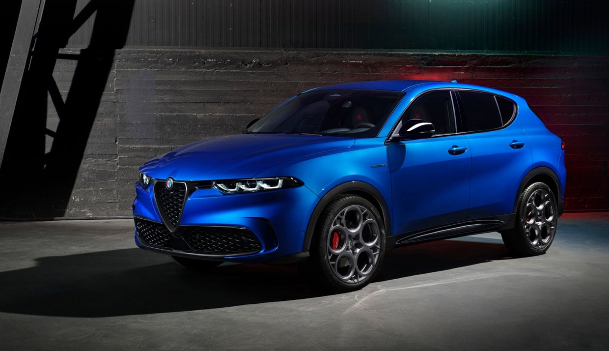 2023 Alfa Romeo Tonale Is a Sporty Little Crossover with a PHEV Option