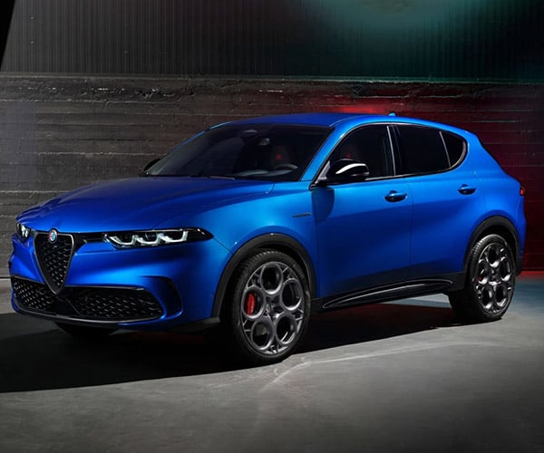 2023 Alfa Romeo Tonale Is a Sporty Little Crossover with a PHEV Option