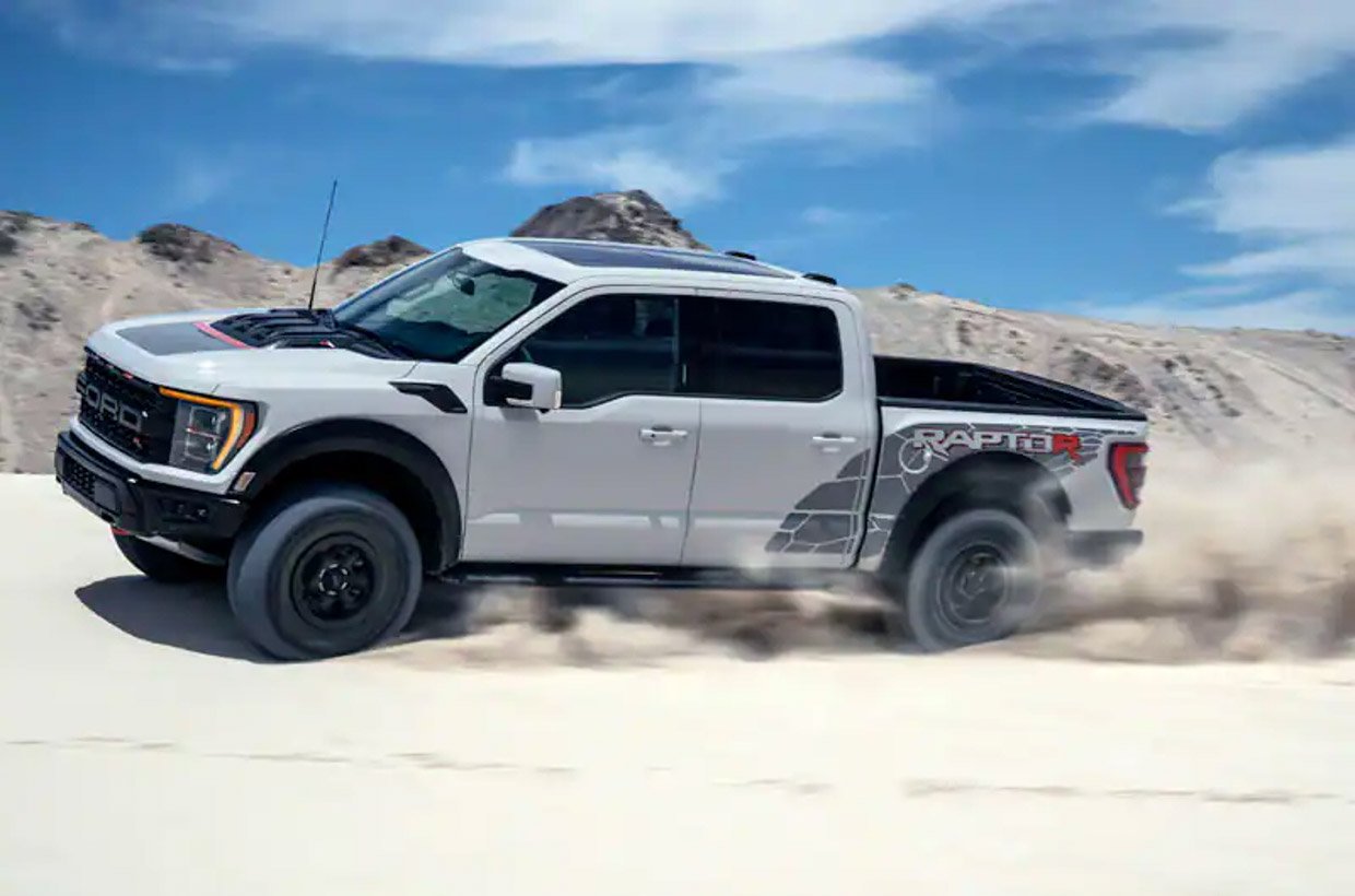 2023 Ford F-150 Raptor R Is a 700 Horsepower Off-Road Beast