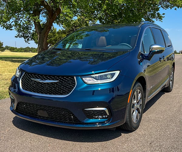 2022 Chrysler Pacifica Pinnacle Hybrid Review: The Master of Minivans