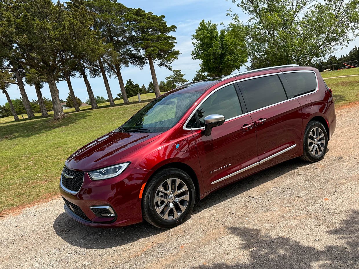 Chrysler pacifica deals electric