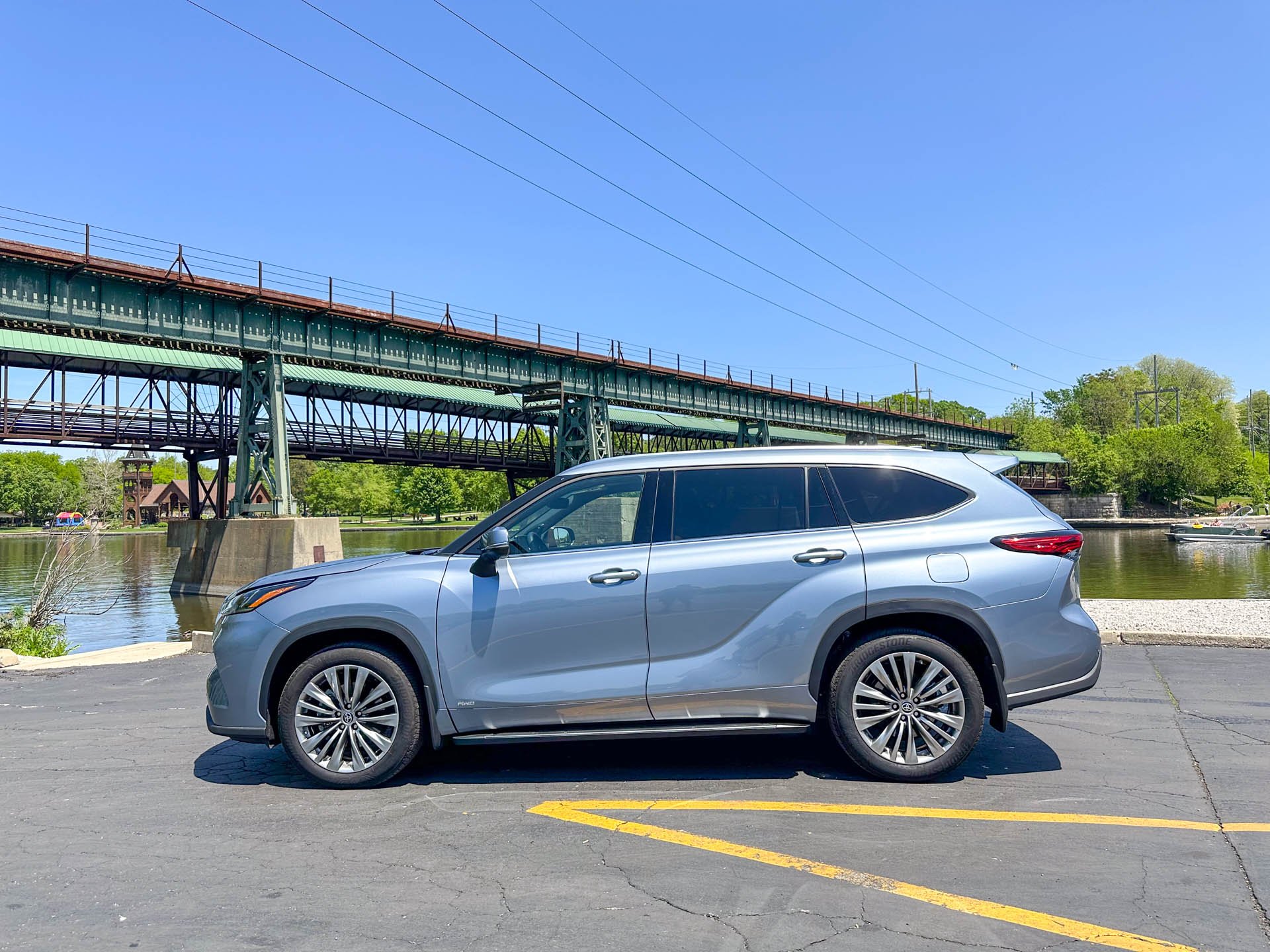 2023 toyota highlander hybrid limited review