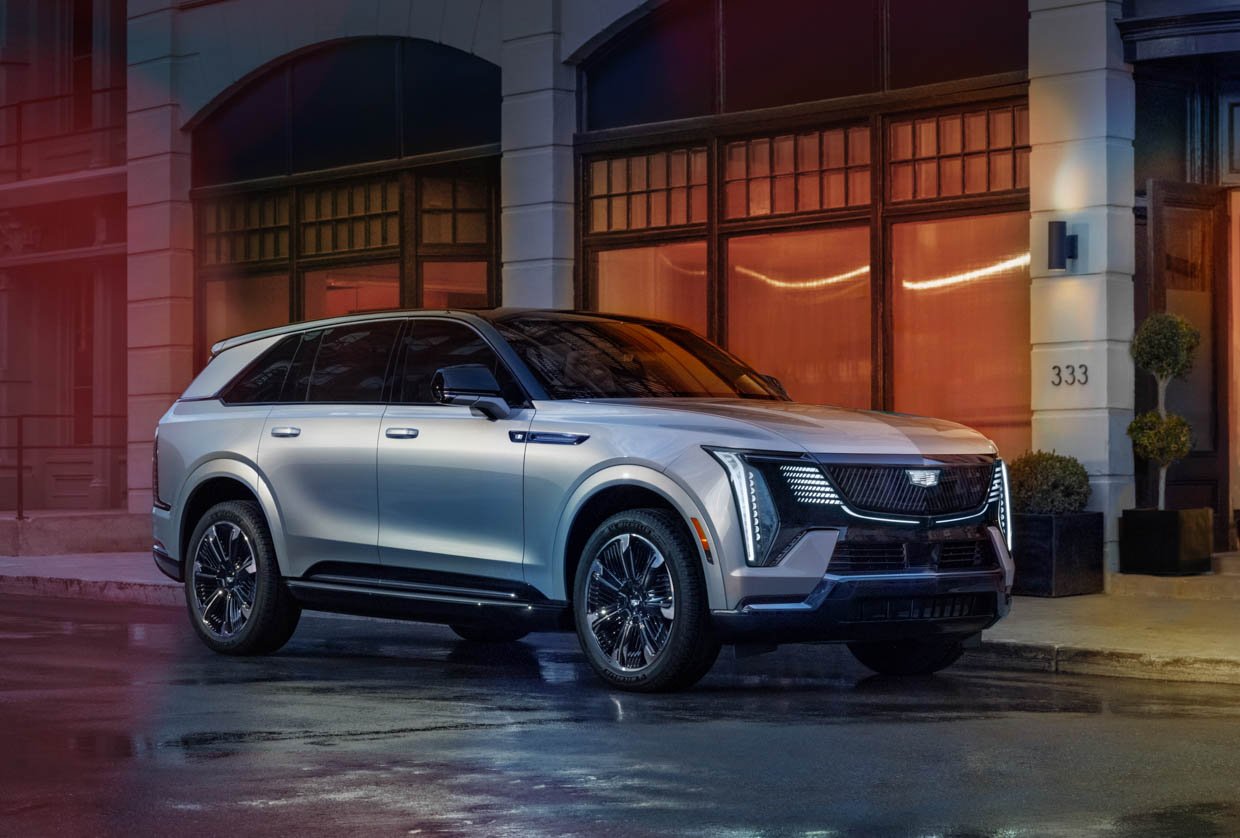 2025 Cadillac Escalade IQ Electric SUV Has More Horsepower than Escalade-V